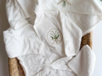 Otel bornozu ve spa havluları üzerine kurumsal logo monogram nakışı